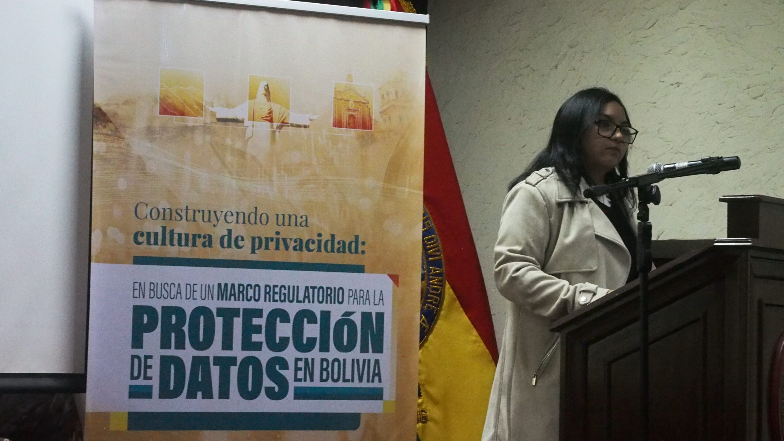 OLYMPUS DIGITAL CAMERA Protegiendo Datos, Transformando Derechos Digitales en Bolivia