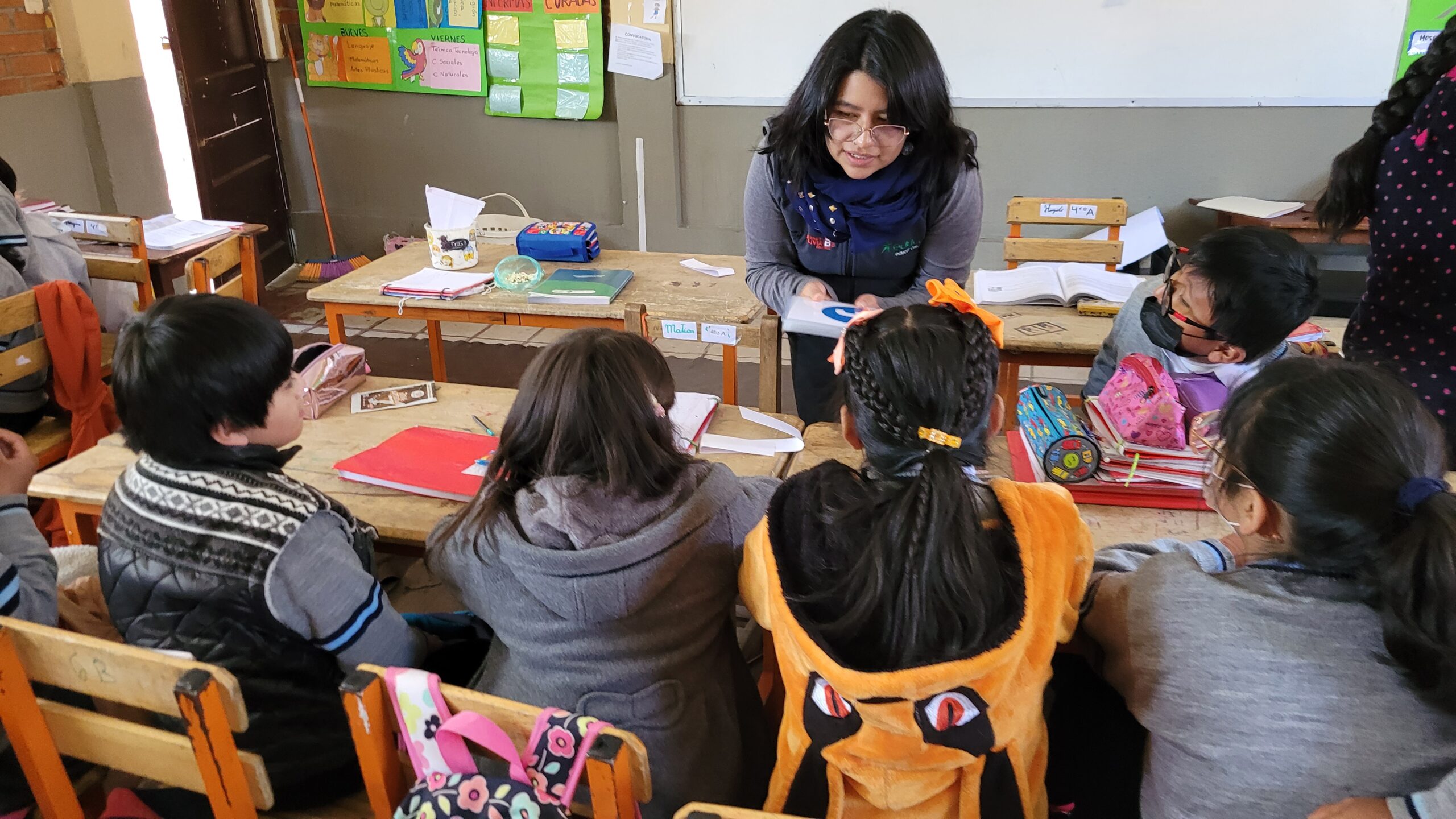 Inician los talleres de habilidades digitales en 20 unidades educativas de La Paz para una Internet segura